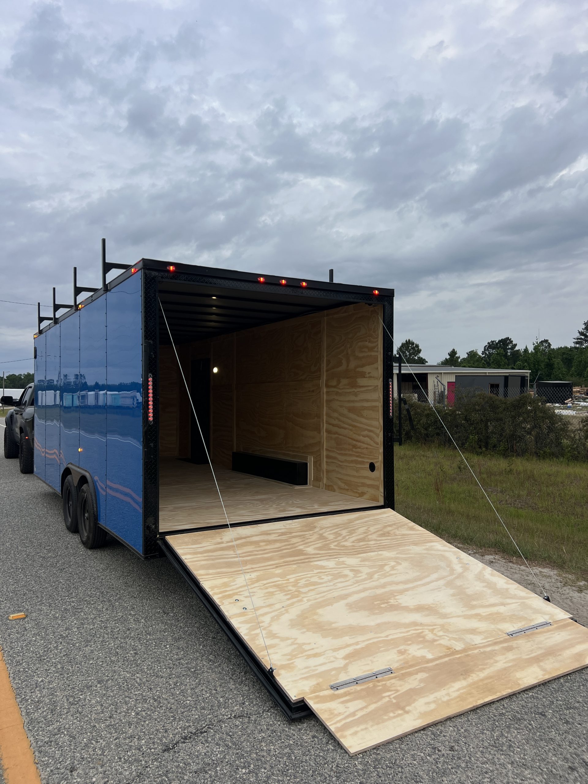 π 2026 8.5Γ20 Ta Enclosed Cargo Trailer Double Axle + Ladder Rack Polycore 0.080π₯ (PEPSI BLUE / BLACK TRIM)