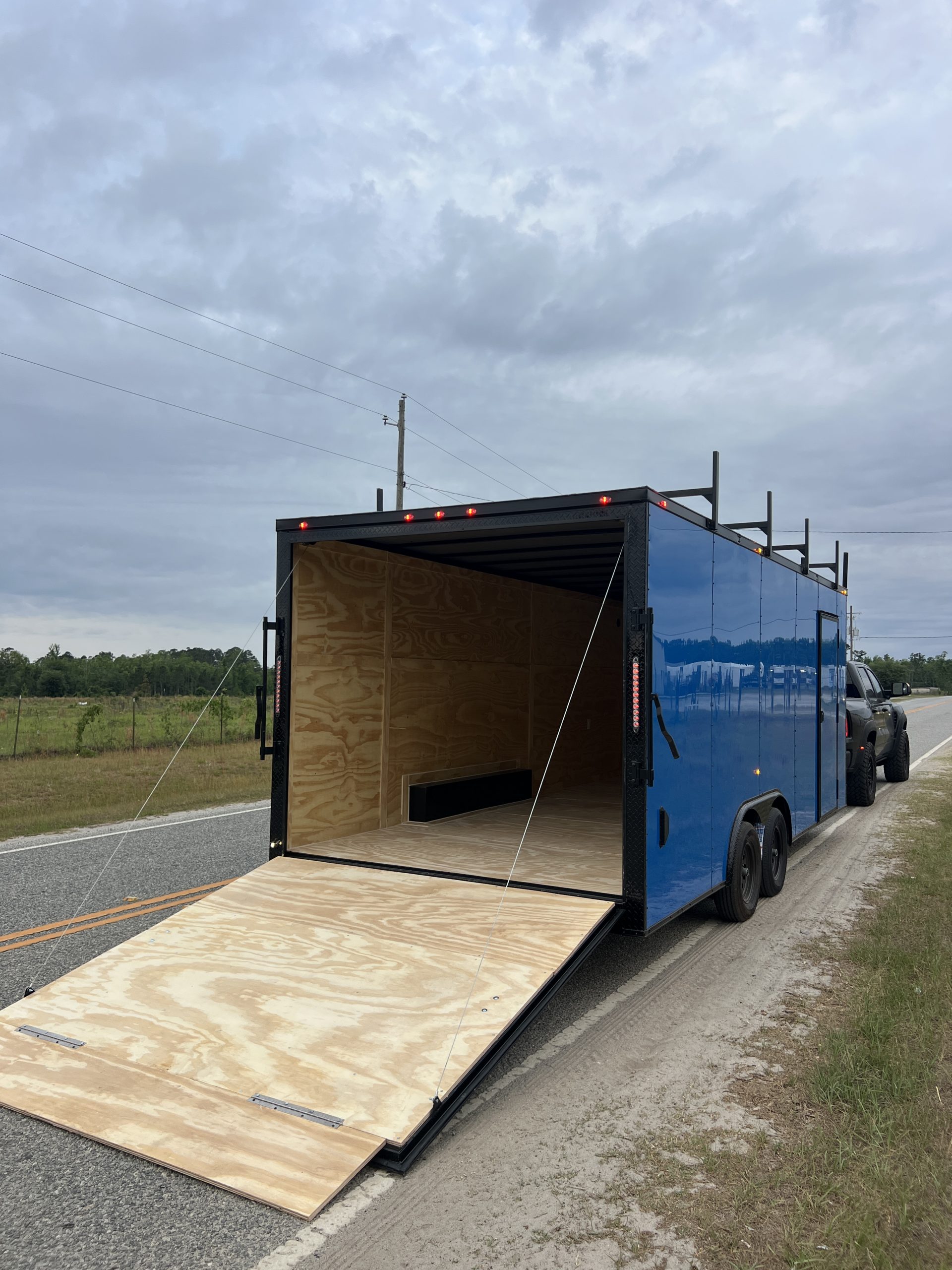 π 2026 8.5Γ20 Ta Enclosed Cargo Trailer Double Axle + Ladder Rack Polycore 0.080π₯ (PEPSI BLUE / BLACK TRIM) - Image 3